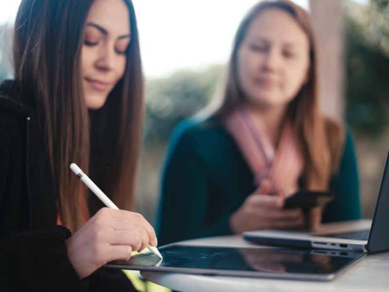 Gestão de contratos eletrônicos - digitalização